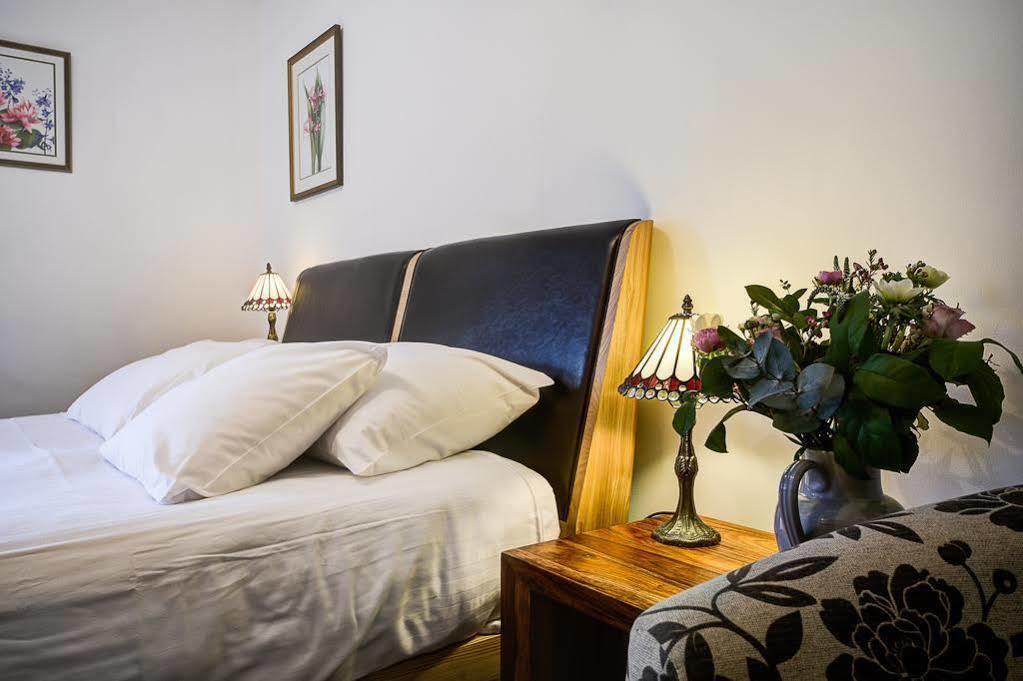 Tyndall Villa Boutique B&B บาธ ภายนอก รูปภาพ